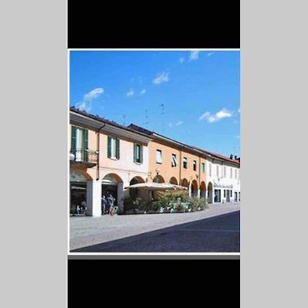 Green Appartamenti I Portici Nel Centro Storico Melzo Bagian luar foto