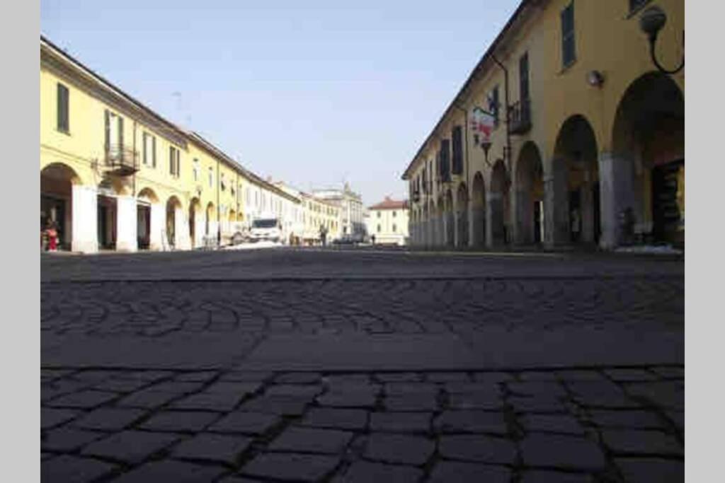 Green Appartamenti I Portici Nel Centro Storico Melzo Bagian luar foto