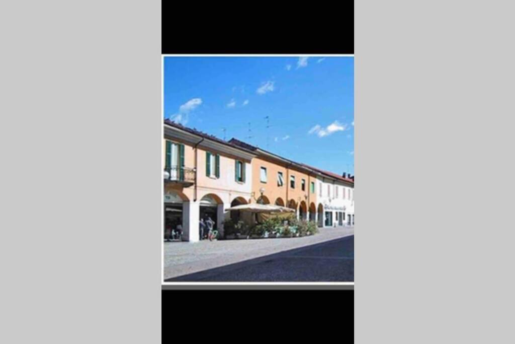 Green Appartamenti I Portici Nel Centro Storico Melzo Bagian luar foto